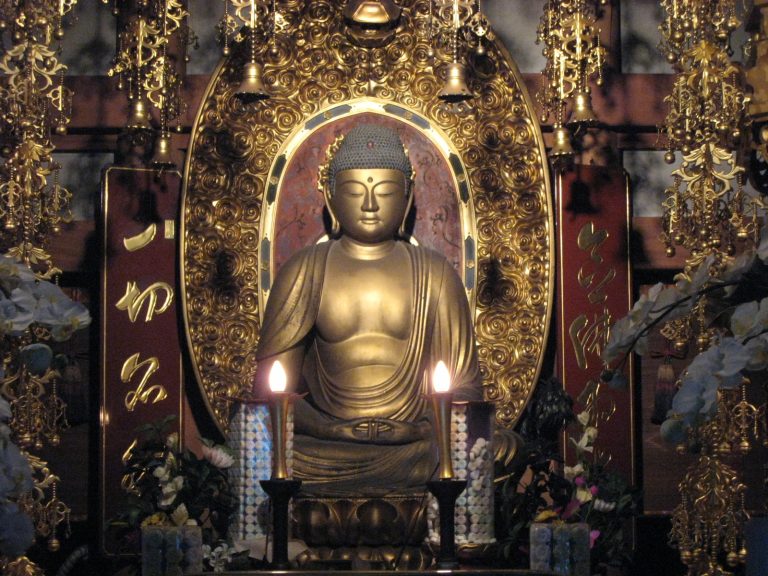 洞泉寺の阿弥陀様